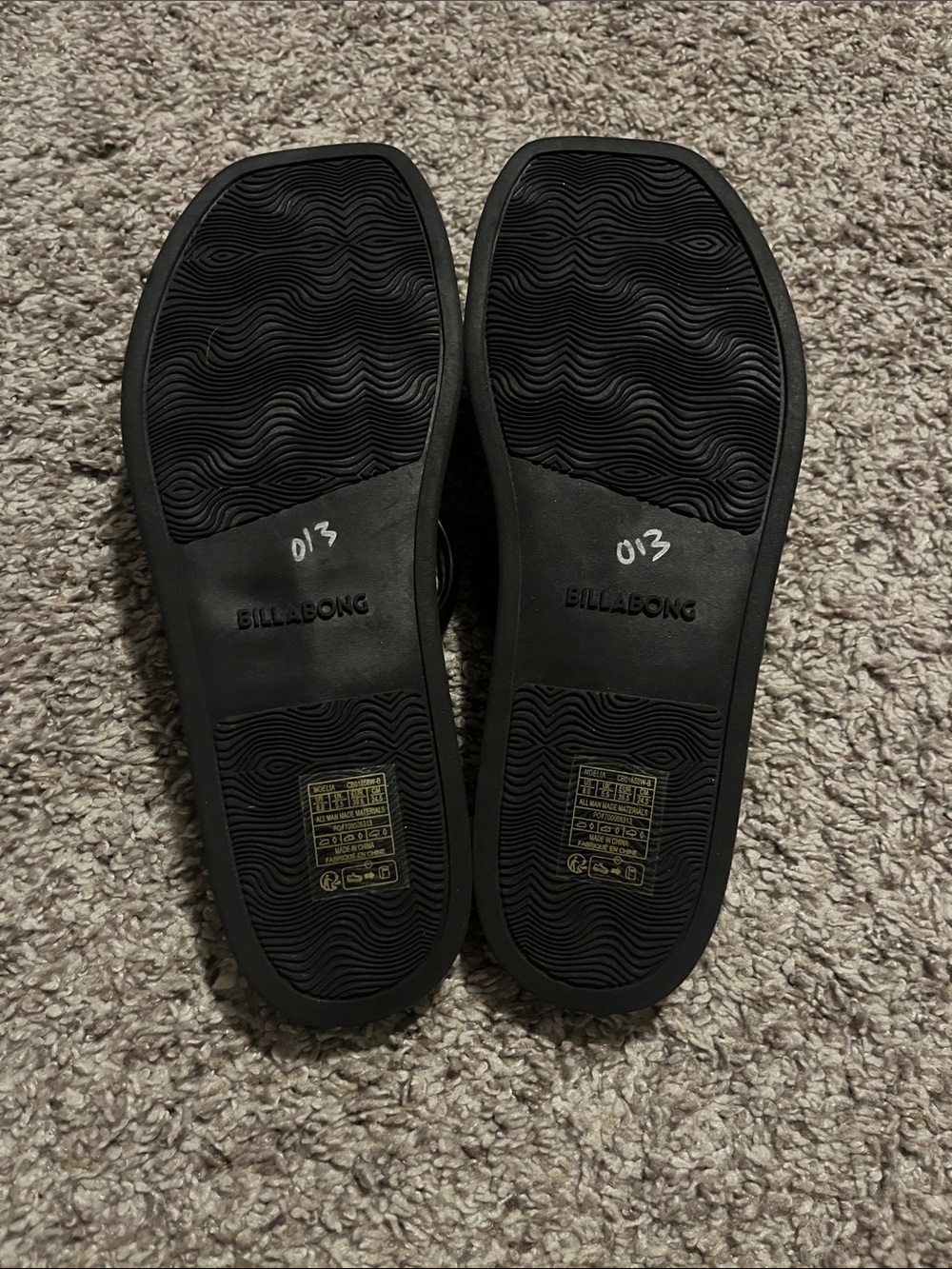 Billabong Black Cushioned Toe Loop Sandals - Picture 4 of 5